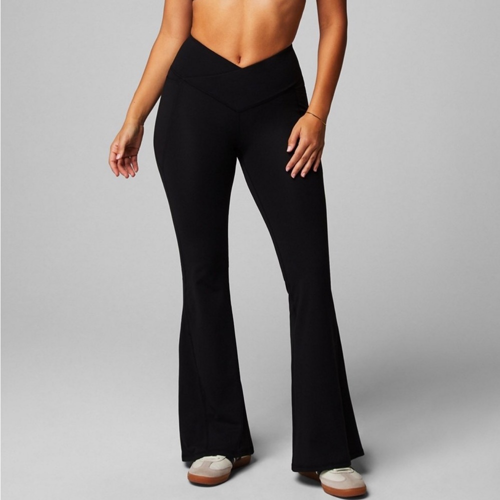 FABLETICS Cross-over flare leggings
